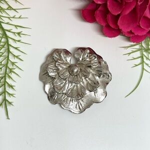 VINTAGE⚜️Silver Floral Leaf Brooch
